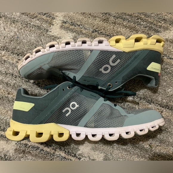 On Running Shoes - On Running Women’s Cloudflow Running Shoe